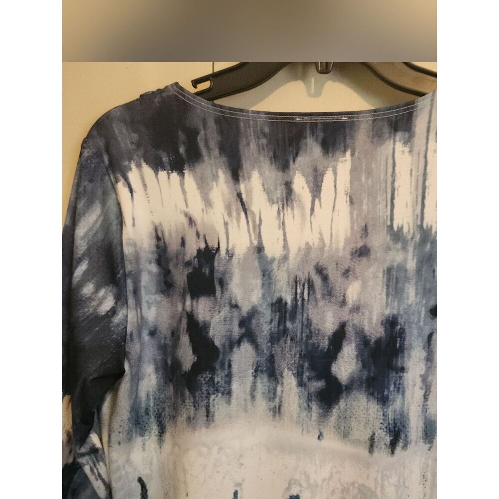 F36 Modes Crystal Fashions Blue Tie-Dye V-Neck Top with shark tooth hem - Picture 10 of 15